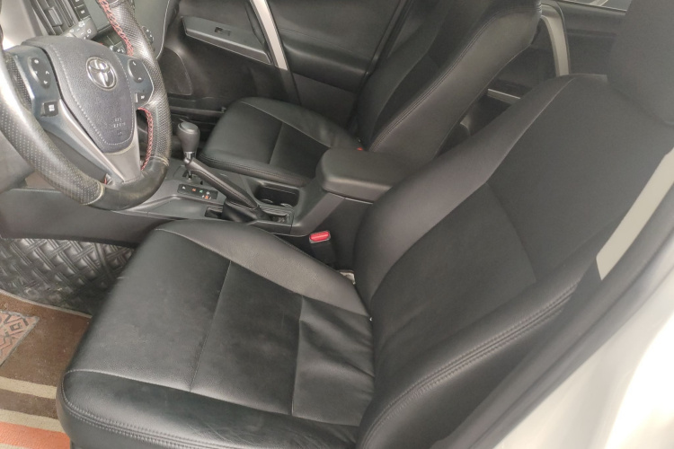 丰田 RAV4荣放 2019款 2.0L CVT两驱风尚版 国VI中控内饰19