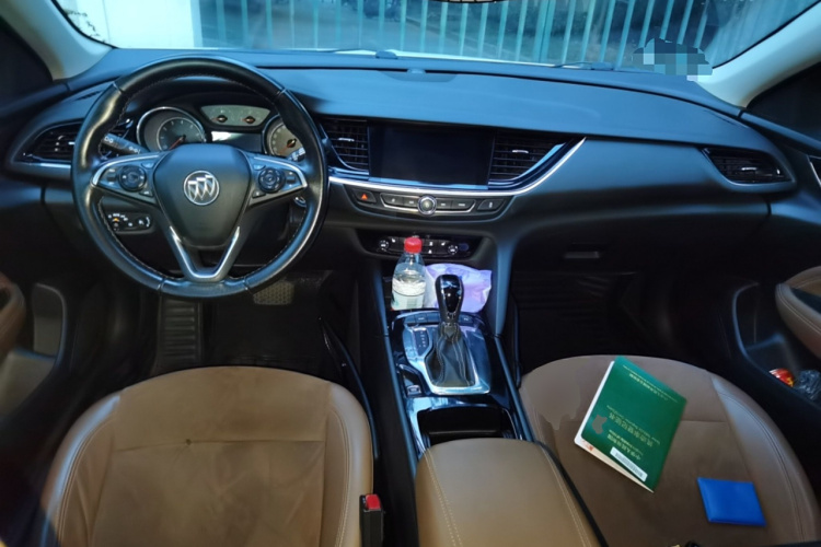 别克 君威 2019款 20T 精英型 国VI中控内饰12