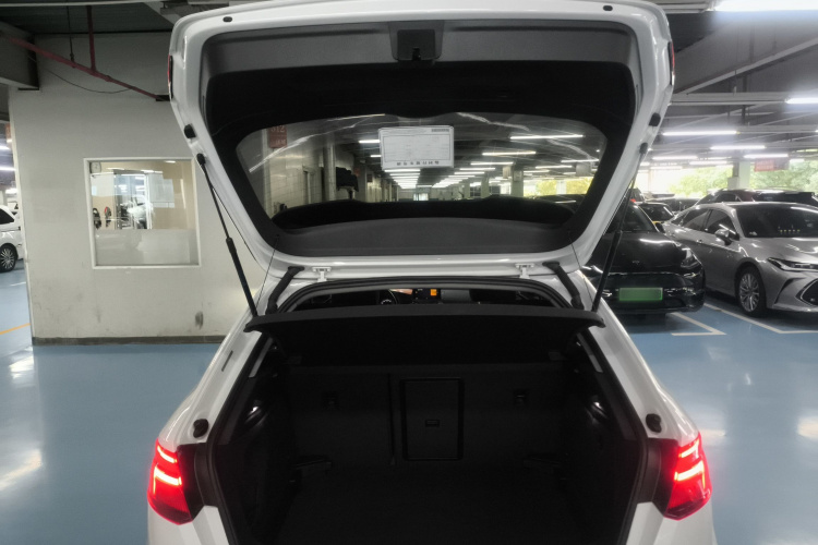 奥迪A3 2019款 Sportback 35 TFSI 运动型 国VI机舱底盘23