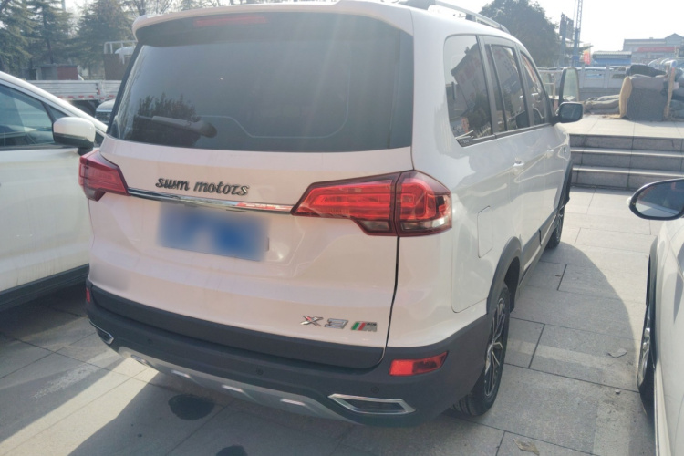 SWM斯威汽车 SWM斯威X3 2020款 1.5L 手动超值型 7座车身外观7