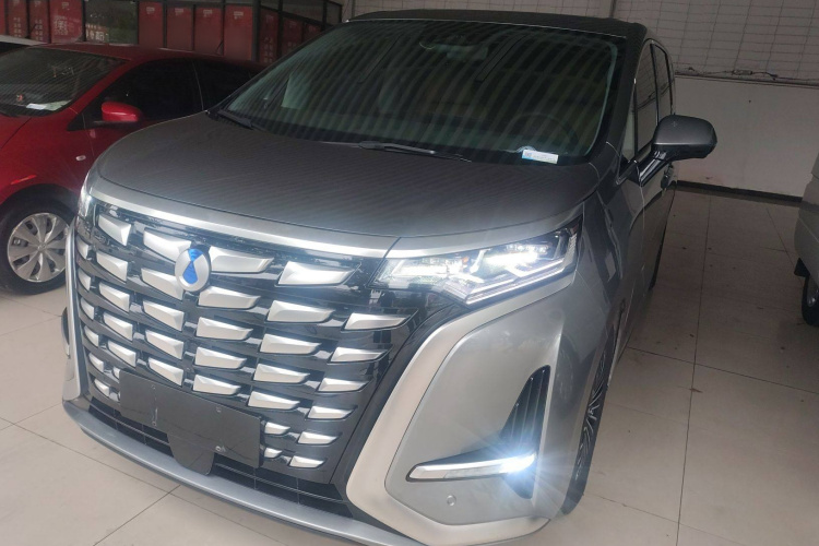 腾势D9 2022款 DM-i 1040 尊贵型车身外观1