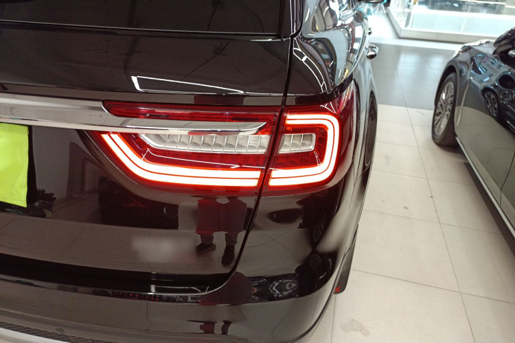 红旗HS7 2022款 2.0T DCT两驱智联旗畅版 五座车身外观9