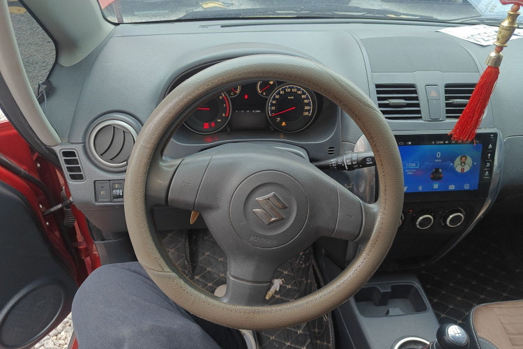 铃木 天语 SX4 2013款 1.6L 手动酷锐型中控内饰13