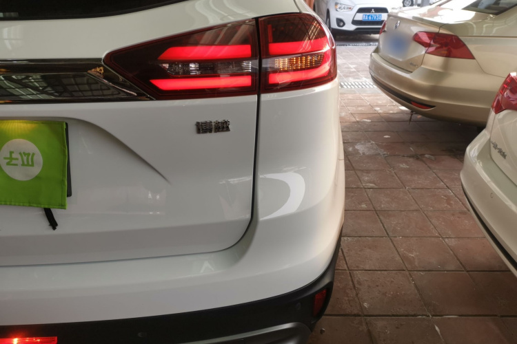 吉利汽车 博越 2018款 1.8TD 自动两驱智雅型车身外观9