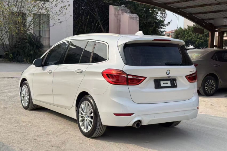 宝马2系多功能旅行车 2019款 220i 领先型车身外观6007