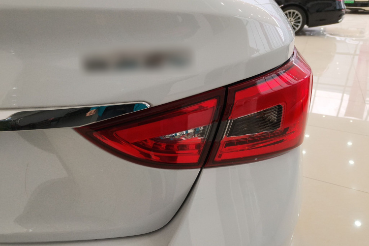 奇瑞 艾瑞泽5 2024款 1.5L CVT风尚型车身外观9