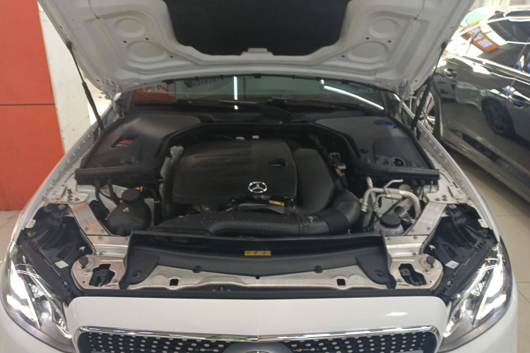 奔驰E级(进口) 2020款 E 260 轿跑车机舱底盘24
