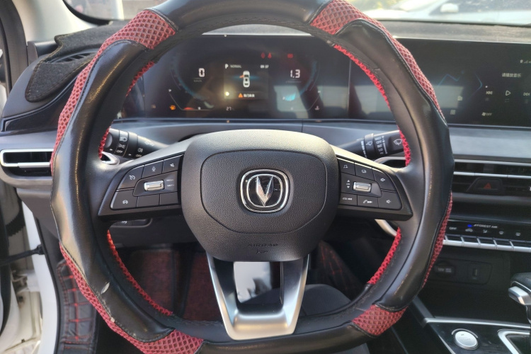 长安 逸动 2021款 PLUS 蓝鲸NE 1.4T GDI DCT尊贵型局部细节13