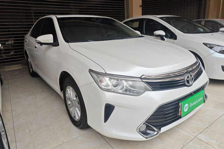 丰田 凯美瑞 2016款 2.0E 十周年纪念精英版车身外观3