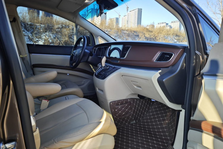 别克GL8 2015款 2.4L 豪华商务尊享版中控内饰7009