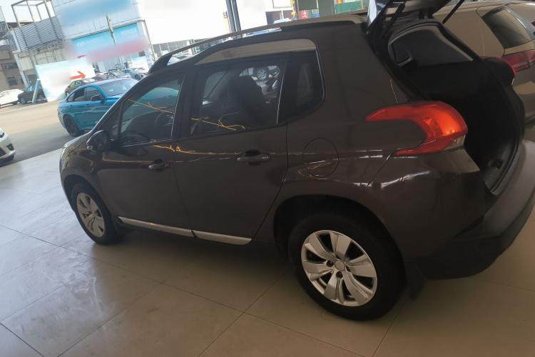 标致2008 2014款 1.6L 自动时尚版车身外观4