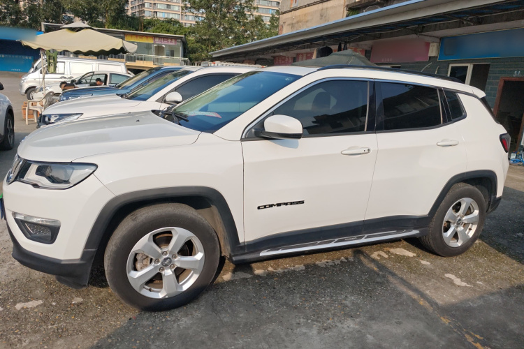 Jeep 指南者 2019款 220T 自动家享版车身外观4