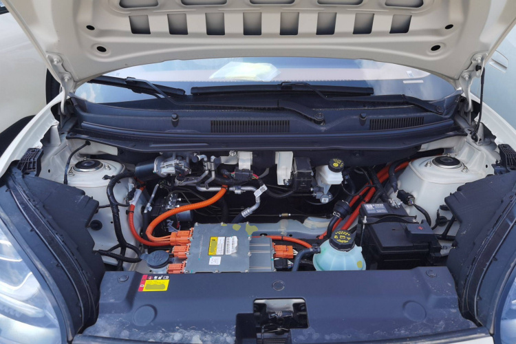 五菱汽车 五菱缤果 2025款 333km 灵犀互联款机舱底盘24