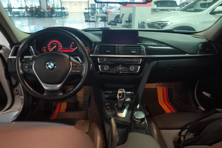 宝马3系 2018款 320Li 领先型豪华套装中控内饰12