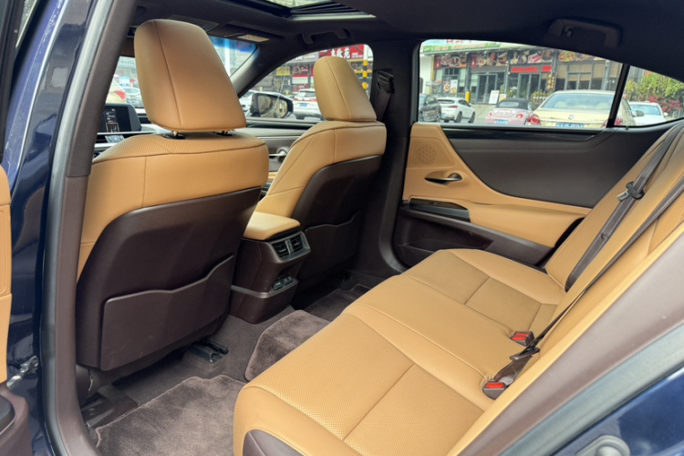 雷克萨斯ES 2020款 200 卓越版中控内饰7003