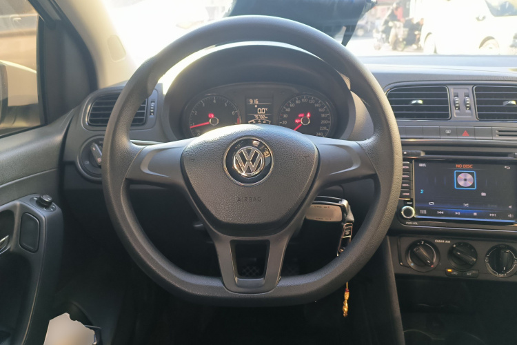 大众 Polo 2016款 1.4L 手动风尚型中控内饰13