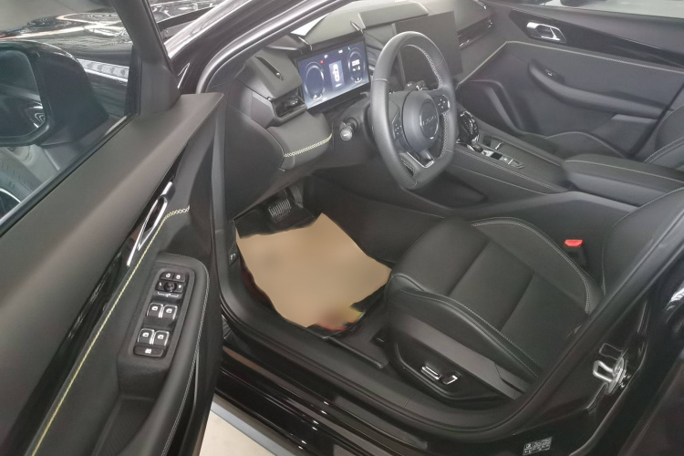 领克03 2023款 1.5TD DCT劲Pro中控内饰7004