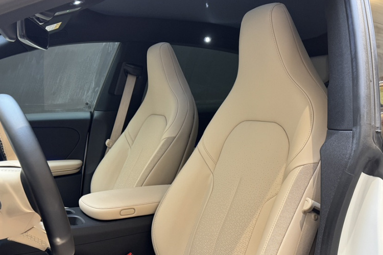 蔚来ET5 2022款 75kWh中控内饰7005