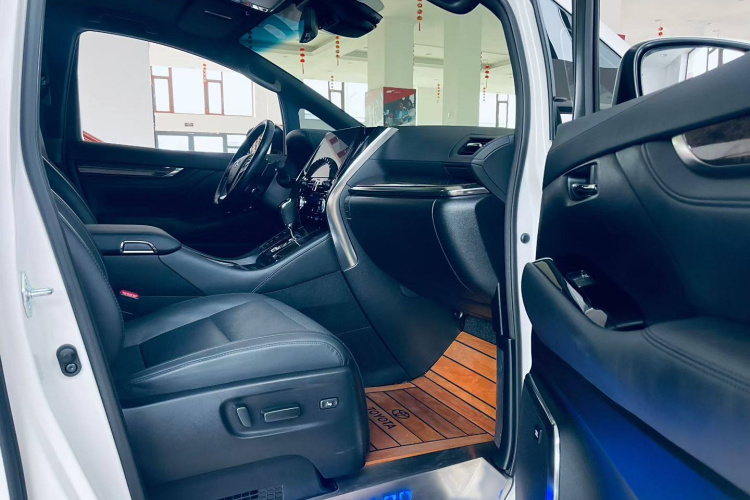 丰田 威尔法 2021款 皇冠 双擎 2.5L HV至尊版中控内饰7003