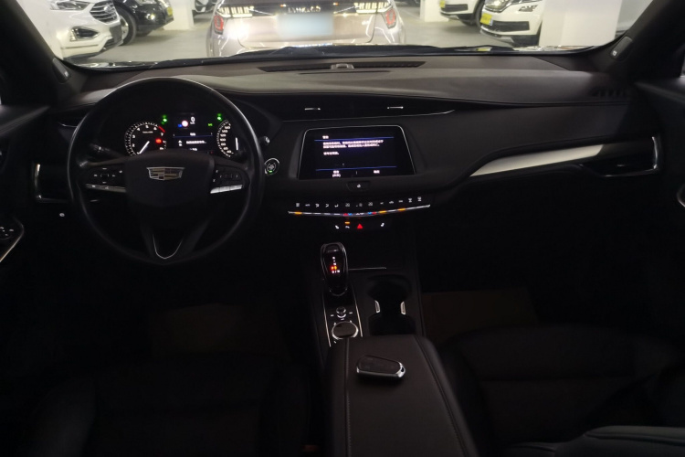 凯迪拉克XT4 2020款 28T 两驱领先型中控内饰12