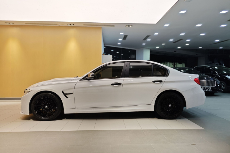 宝马3系 2015款 320i 超悦版时尚型车身外观6003