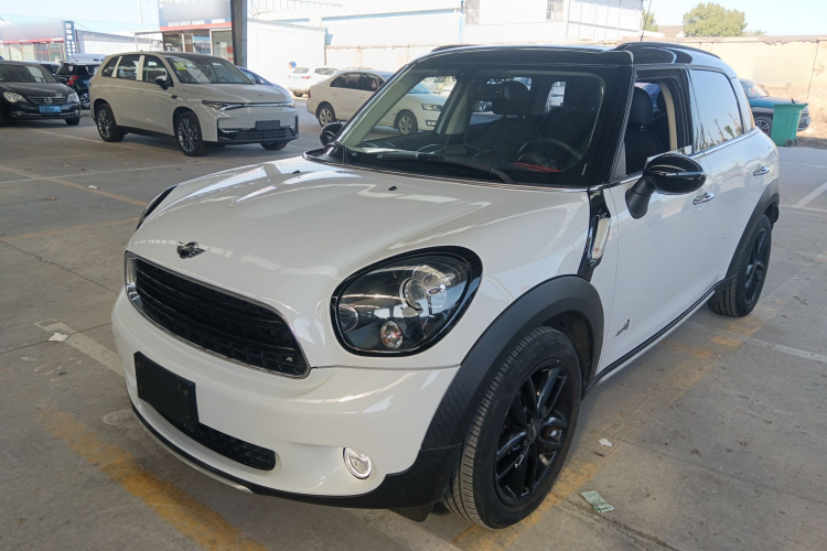MINI Countryman 2016款 1.6T COOPER ALL4 Fun装备控车身外观1