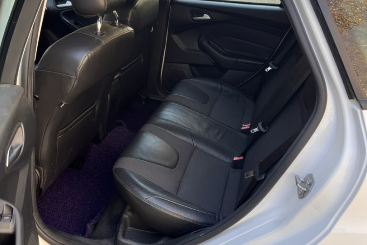 福特 福克斯 2012款 两厢 1.6L 自动风尚型中控内饰7001