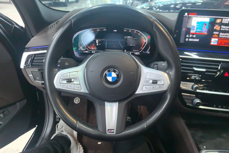 宝马5系 2022款 改款二 525Li M运动套装中控内饰13