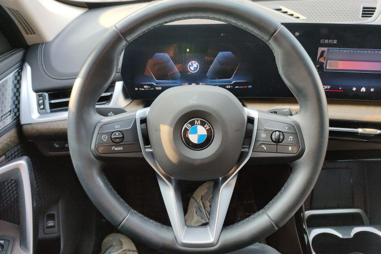 宝马X1 2023款 xDrive25Li X设计套装中控内饰13