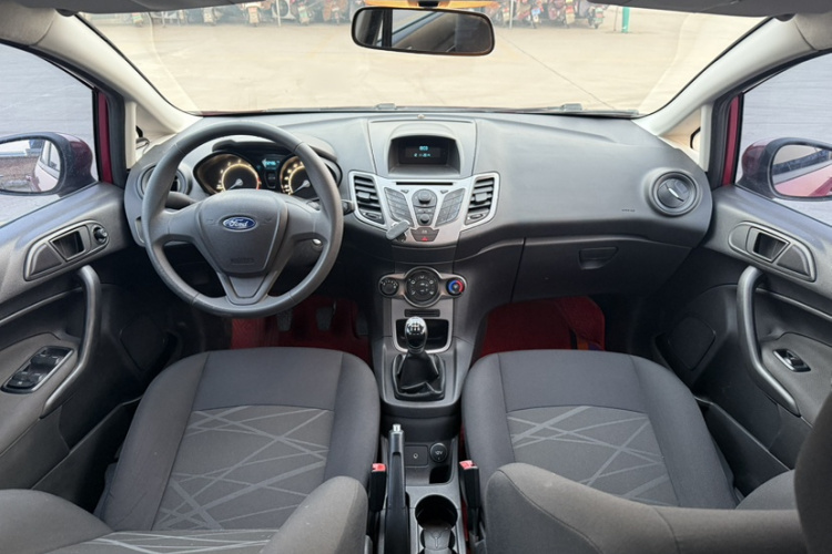 福特 嘉年华 2013款 三厢 1.5L 手动风尚型中控内饰7004