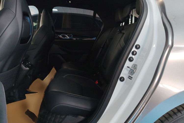 领克03 2023款 2.0TD DCT劲Pro中控内饰21