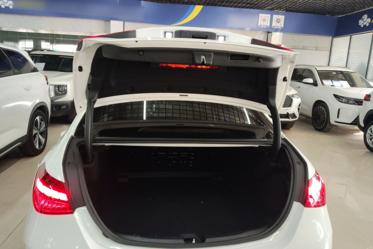 奔驰C级 2022款 C 260 L 运动版机舱底盘23