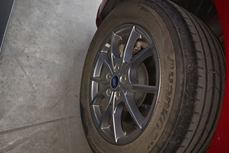 福特 福克斯 2020款 两厢 EcoBoost 180 自动锋潮型车身外观6008