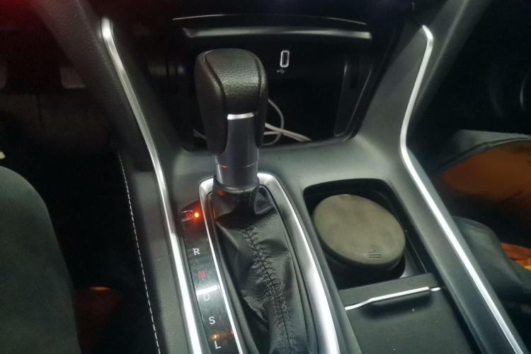 本田 英仕派 2019款 260TURBO 精致版 国VI中控内饰18