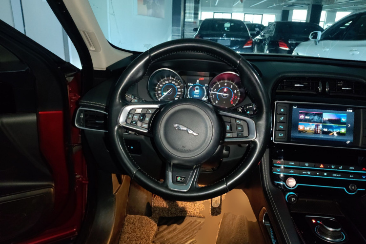 捷豹F-PACE 2016款 3.0 SC 四驱R-Sport运动版局部细节13