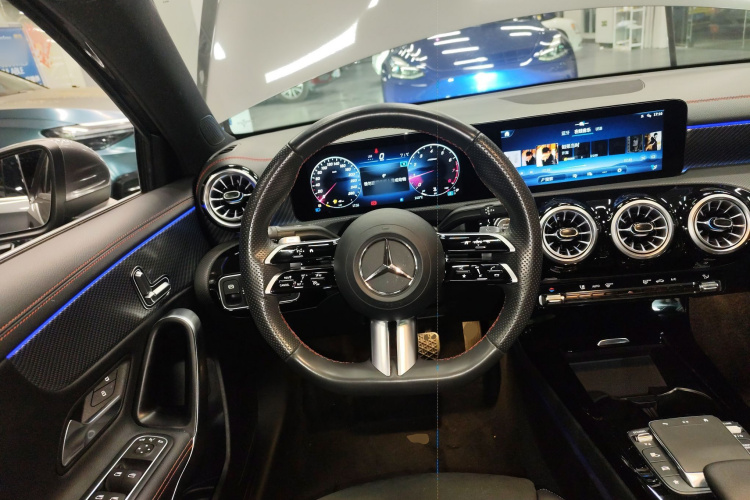 奔驰A级 2024款 A 200 L 时尚型中控内饰13