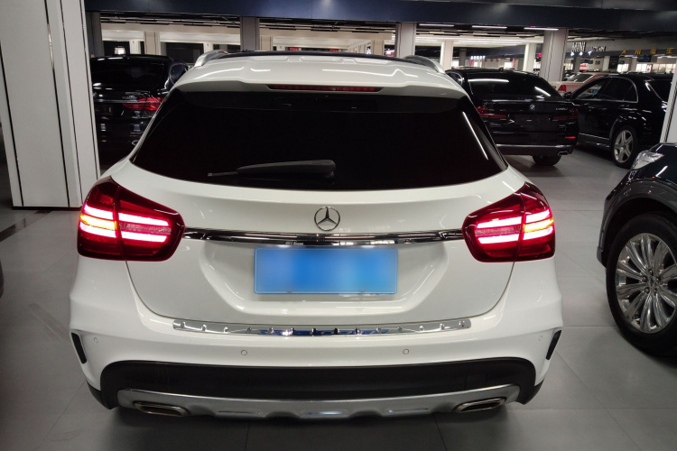 奔驰GLA 2019款 GLA 200 时尚型车身外观6