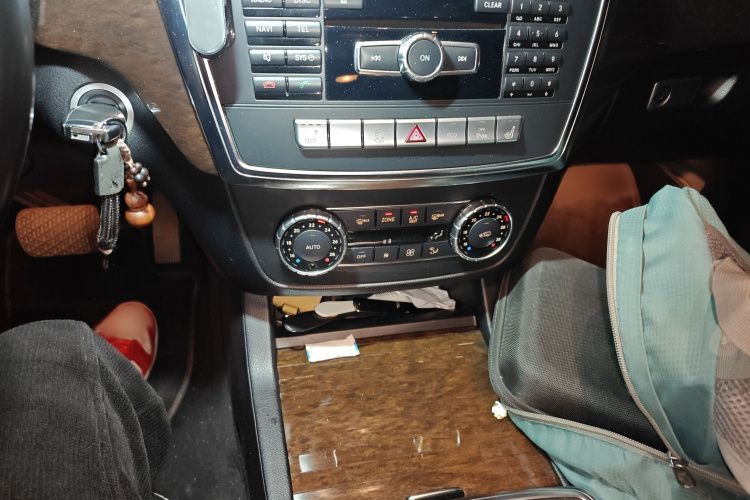 奔驰M级 2014款 ML 350 CDI 4MATIC局部细节16