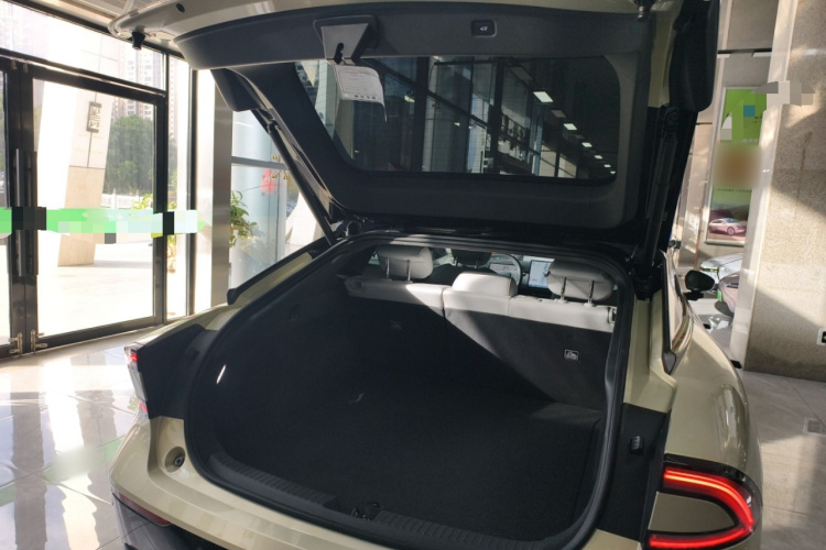 小鹏P7+ 2024款 超长续航 Max机舱底盘23