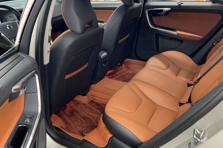 沃尔沃S60 2019款 S60L 改款 T5 智驭菁英版中控内饰7004