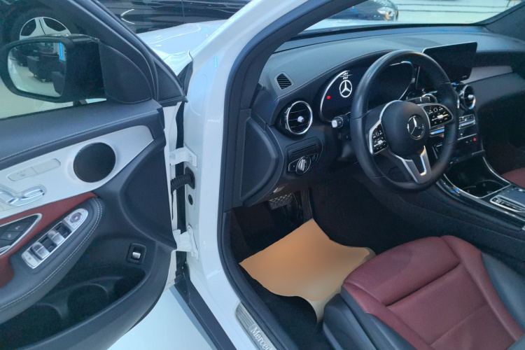 奔驰GLC轿跑 2022款 改款 GLC 260 4MATIC 轿跑SUV中控内饰20