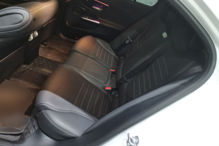 奔驰C级 2024款 C 260 L 运动版中控内饰7004