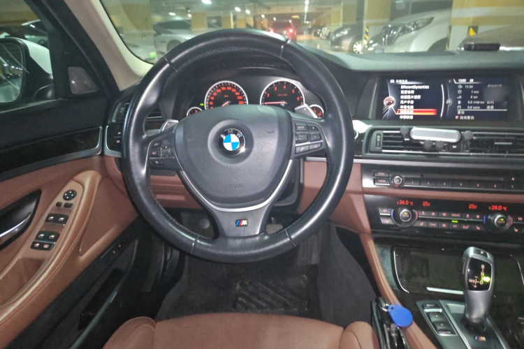 宝马5系 2015款 535Li 领先型中控内饰13