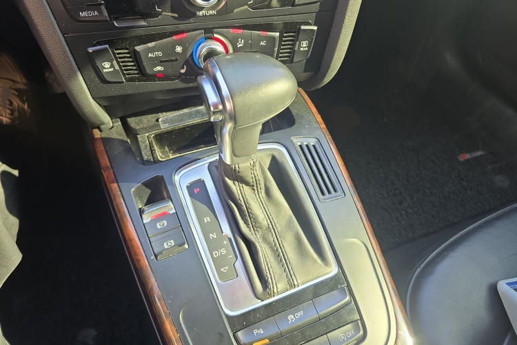 奥迪A4L 2013款 35 TFSI 自动舒适型局部细节18