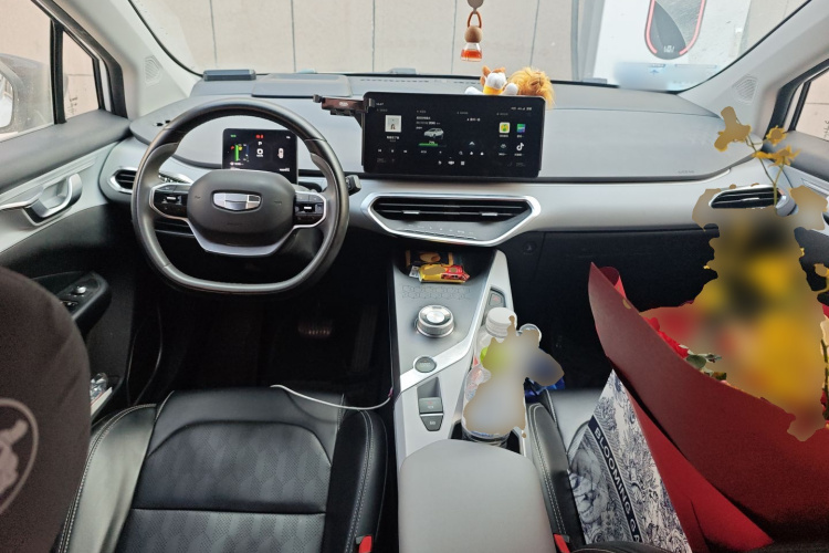 吉利几何C 2022款 550KM 西柚Pro中控内饰12