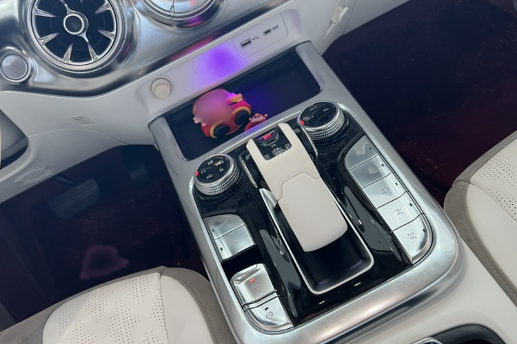 超境汽车 共创坦克300 2021款 2.0T 赛博坦克中控内饰7004