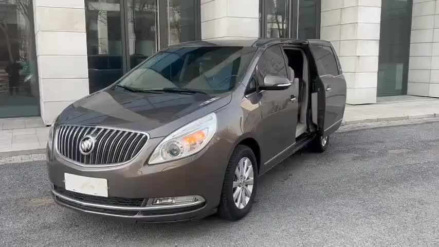 别克GL8 2015款 2.4L 豪华商务尊享版实拍1