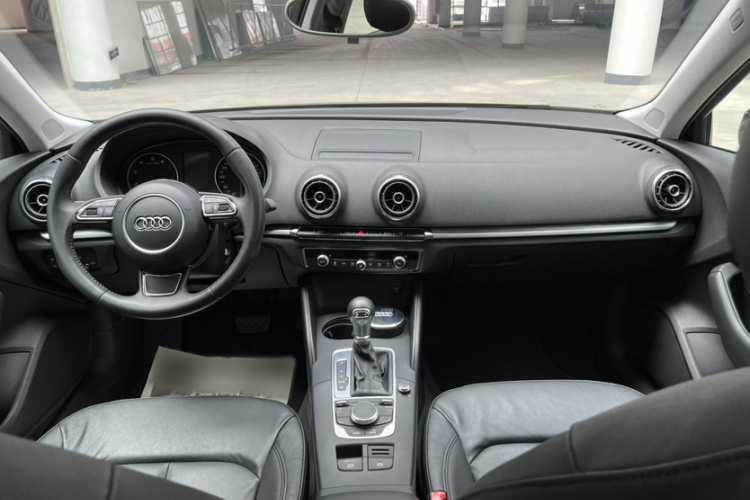 奥迪A3 2014款 Sportback 35 TFSI 自动舒适型中控内饰7006