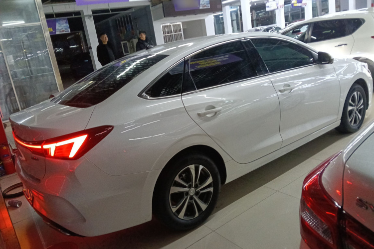 长安 逸动 2024款 PLUS 蓝鲸NE 1.4T GDI DCT高能版车身外观7