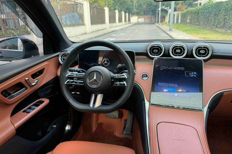 奔驰GLC 2023款 改款 GLC 260 L 4MATIC 豪华型 5座中控内饰7007
